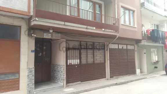 Gemlik Dr.ziya Kaya Mah. Komple Satılık Bina 4 Katlı Depolu Daireler 2+1 100m2. 1