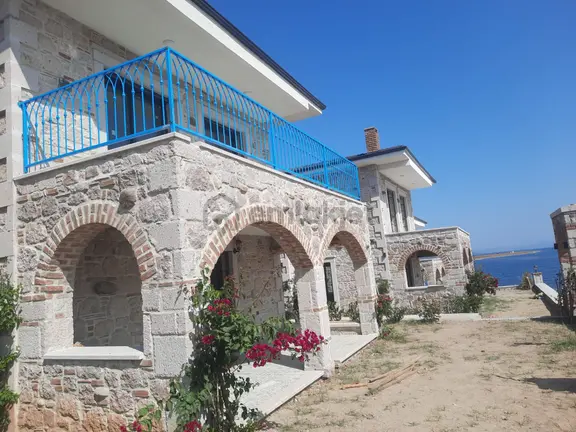 Ayvalık Cunda Adasın'da Deniz Manzaralı Sıfır Lüks Dubleks Taş Villa 2