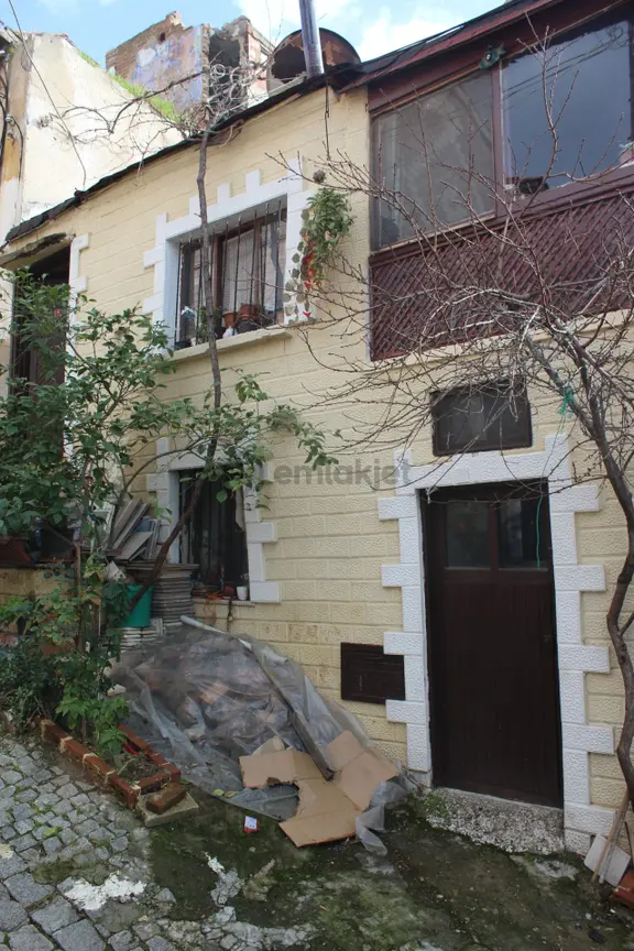 Ayvalık Merkez'de 2 Katlı Taş Rum Evi 2