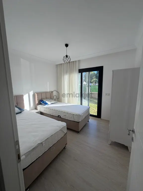 Alaçatı Gayrimenkulden Ilıca Merkeze Yakın Kiralık Daire. 2