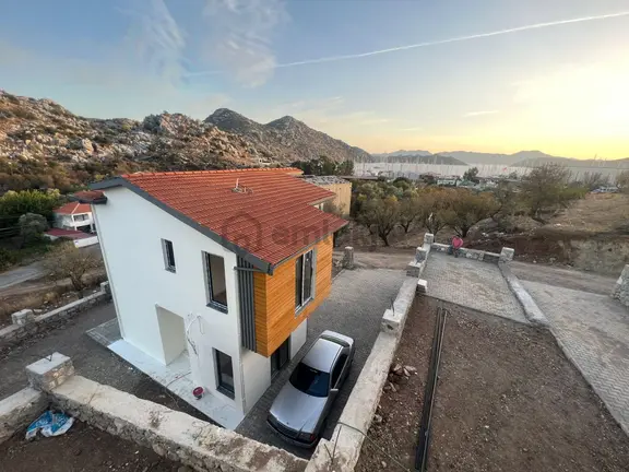 Bozburun'da Deniz Manzaralı Sıfır Tam Müstakil Villa 1