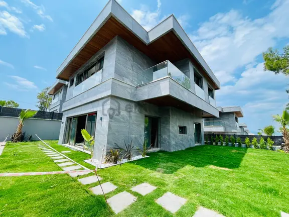 7/24 Guvenlık-özel Havuz-otopark-hamam-sauna-buhar Odası-asansor-500 M2 Bahçe-müstakil 2