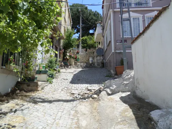 Ayvalık Sakarya Mahalesinde Deniz Manzaralı Satılık Müstakil Ev 1