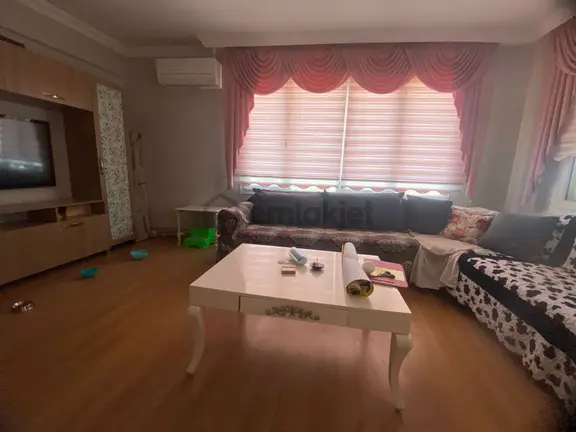 Konak Ulubatlımahallesinde 2+1 85m2 Ayrı Mutfak Havadar Satılık Daire 2