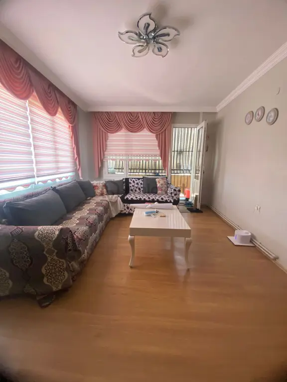 Konak Ulubatlımahallesinde 2+1 85m2 Ayrı Mutfak Havadar Satılık Daire 1