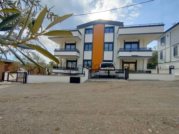 Altınoluk Kazdağı Eteklerinde Müstakil Garajlı Bahçeli Açık Otoparklı 4+1 Sıfır Lüx Triblex Villa 1