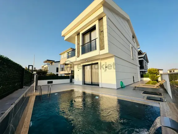 Didim Efeler Mahallesi Tam Müstakil Havuzlu Otoparklı Lüks Villa 1