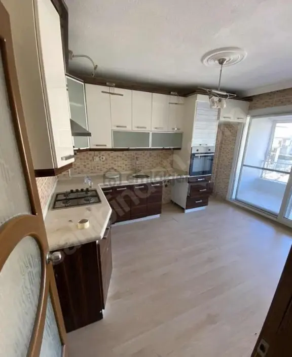 Fatih Mah İzmir Soma Yolu Üzerinde Ful Tadilatlı Kapalı Mutfak 3+1 Ara Kat Geniş Kiralık Daire 2