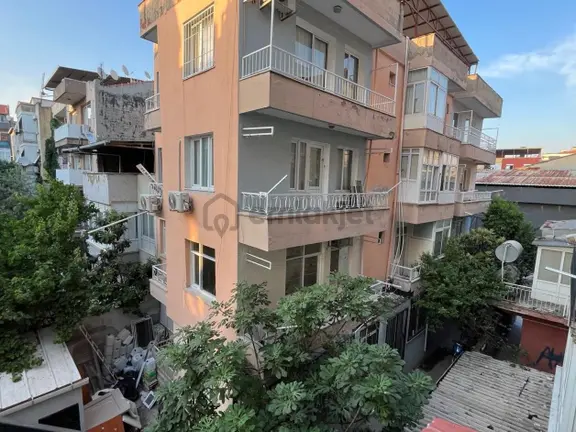 Şirinyerde Otele Uygun Merkezi Konumlu Kiralık Bina 1