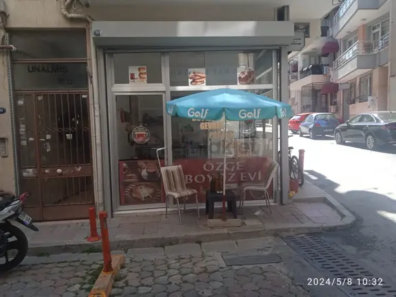 Naz Emlaktan Güzelyalı Parkına Yakın Köşebaşı Kiralık Dükkan 2
