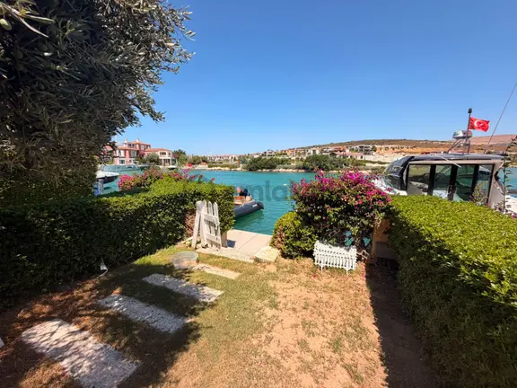 Alaçatı Gayrimenkulden Alaçatı Port'ta Yıllık Kiralık Villa.. 1