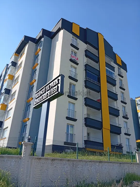 Geniş, 3+1, 2 Banyo, 2 Asansör, Ara Kat, Güney Cephe 1