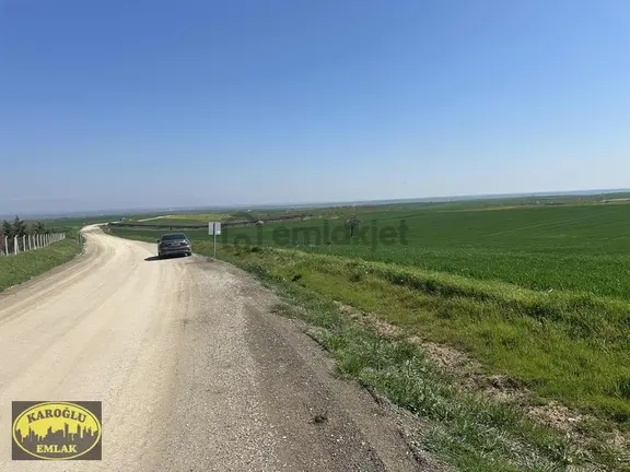 Asfalta 180 Metre Cepheli Köşe Konumda 25.000 M2 Tarla 1