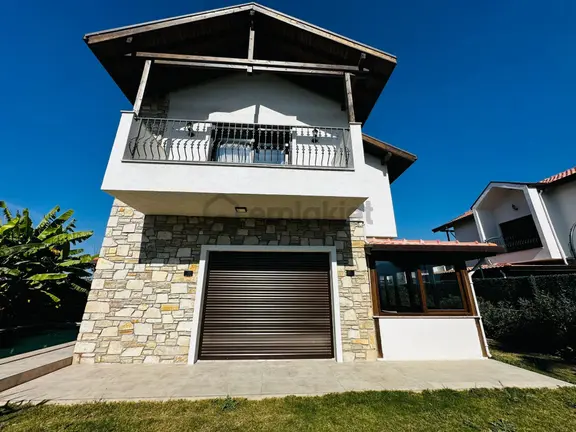 Guvenlık-özel Havuz-otopark-bahçe-lüx-akıllı Ev-yerden Isıtma-400 M2-tamamı Müstakil (köy Tadında) 2