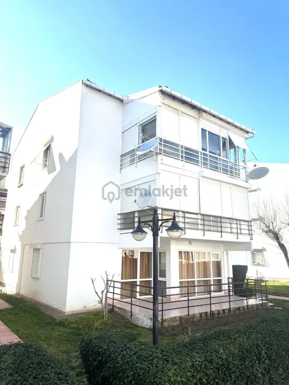 2+1 Masrafsız Merkezi Konumda Marmara 7 Sitesi Denize 100 M Fırsat Daire 1