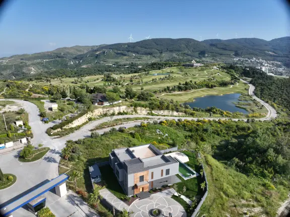 Kuşadası'n Da Golf Sahası Ve Deniz Manzaralı Müstakil Lüks Villa 1