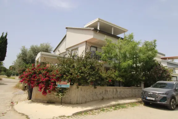 Aydın Didim Altınkum Mahallesi 3+1 Açık Mutfak Bahçeli Villa Köşe Başı Otoparklı 2