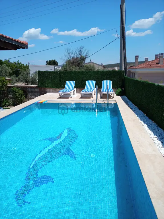 Alaçatı Merkez'de Kış Sezonu Kiralık Müstakil Havuzlu Taş Villa 1