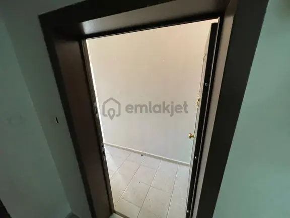 Anadolu Üniversitesi İletişim Kapısı Yakını 1+1 Ayrı Mutfaklı Balkonlu Ara Kat Daire 2