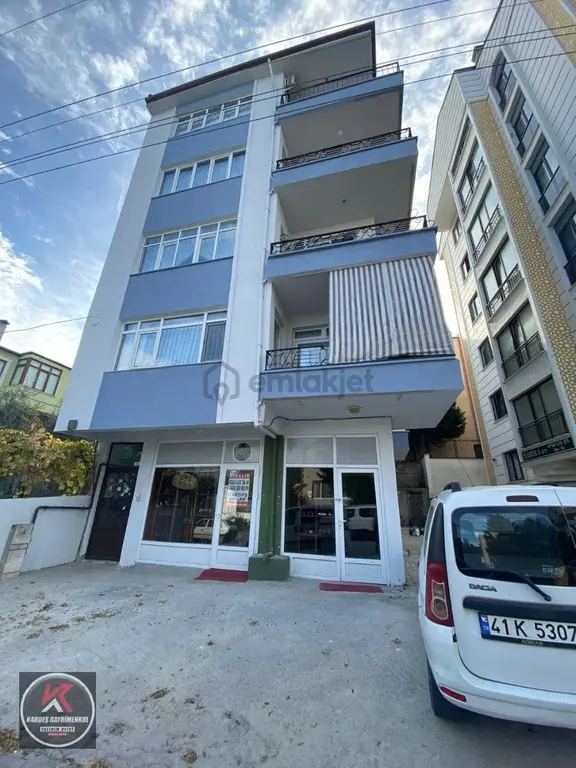 Kardeş Gayrimenkul 'den Çiftlik Caddesi Üzerinde Kiralık 75 M2 Dükkan / İşyeri 1