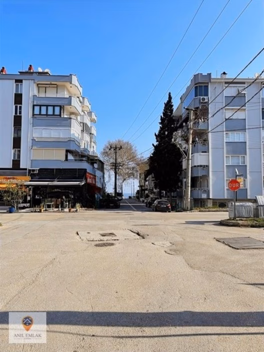 Anıl Emlak'tan Güzelyalı'da Arakat Eşyalı Kiralık Daire 1
