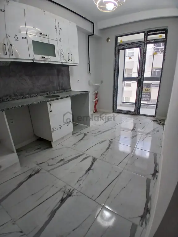 Çamlıca Mahallesinde Satılık 2+0 Daire 1