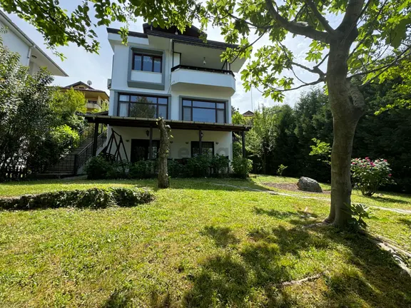 Sapanca’da Site İçinde Göl Manzarlı Satılık Müstakil Villa 1