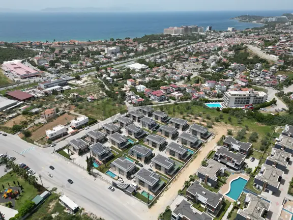 Sahıle Yakın-7/24 Güvenlik-bahçe-otopark-özel Havuz-ultra Lüx-vrf-kombi-6+1-tamamı Müstakil 2