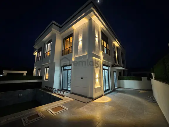 Didim Çamlıkta Satılık Denize Yakın 3+1 Havuzlu Villa 1