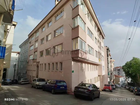 Umurbey'de 3+1 Masrafsız Geniş Satılık Geniş Daire 1