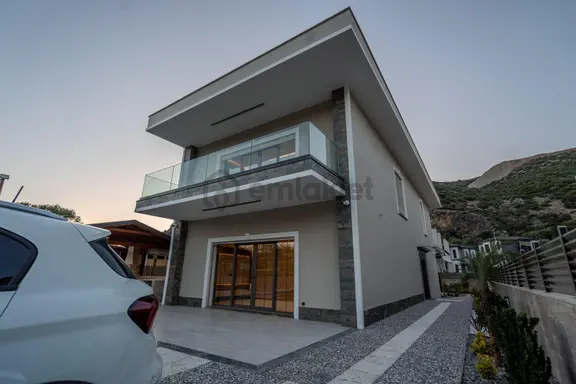 Avm-sahıle Yakın-özel Havuz/otopark-ultra Lüx-modern Mımarı-500 M2 Bahçe-akıllı Ev-tamamı Müstakil 2