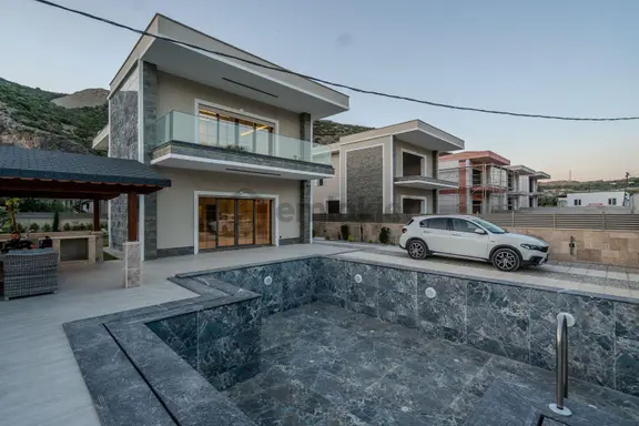 Avm-sahıle Yakın-özel Havuz/otopark-ultra Lüx-modern Mımarı-500 M2 Bahçe-akıllı Ev-tamamı Müstakil 1