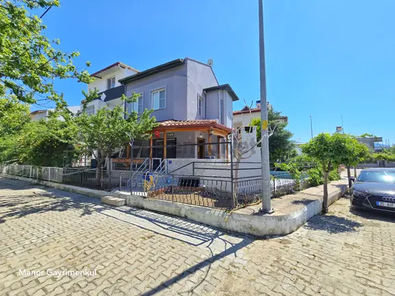 Kuşadası Sahil Sitelerinde 3+1 Özel Havuzlu Plaja 400 Metre Yazlık 1