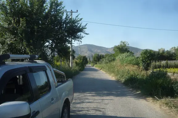 İzmir Torbalı Gold Emlaktan Bayındırda Satılık Kıymetli Tarla 1