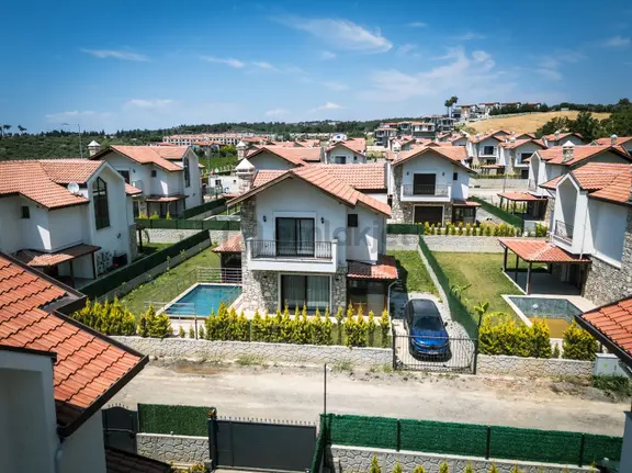 Kuşadası Davutlar'da Taş Villa Konsept Özel Havuzlu Fırsat Villa 1