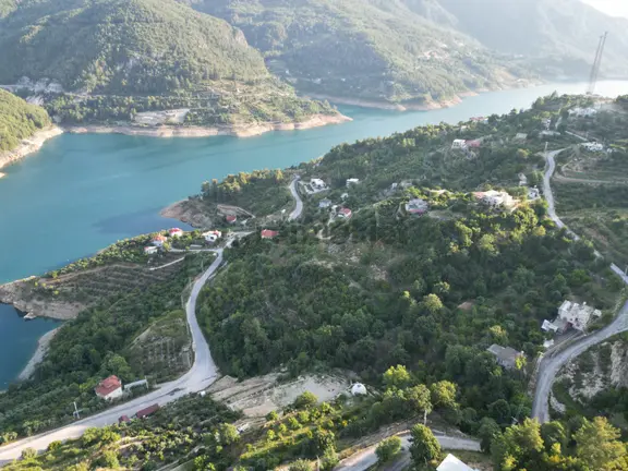 Dimçayı Bıçakçı Köyünde Göl Manzaralı Satılık 6200 M2 Tarla 1