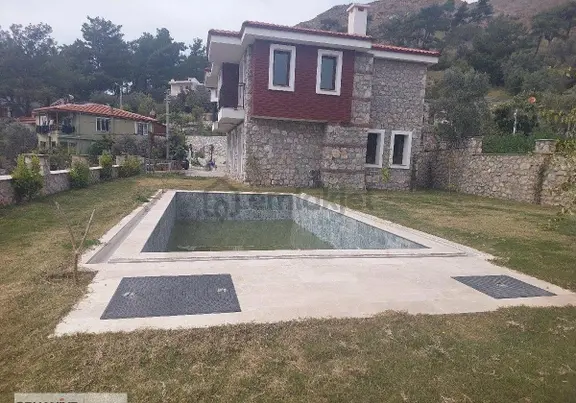0rhaniye Güneş Emlaktan Havuzlu Villa 2