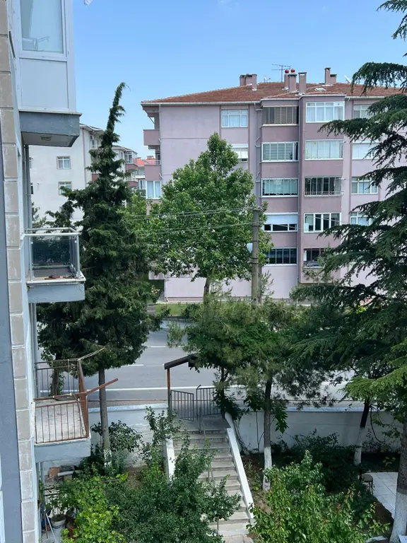 Özsoy Emlak Edirne'den Vali Konağı Arkası Kuş Evlerde Ara Kat Yenilenmiş 3+1 Satılık Daire 1