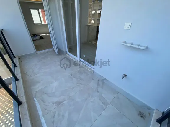 Kızıltoprakta Arakat 2+1 2