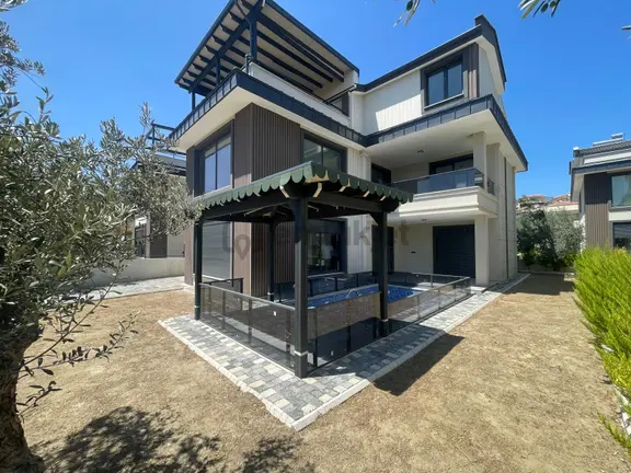 Sabri Pınarbaşı'dan Güre'de Satılık Ultra Lüks Müstakil Havuzlu Villa 2
