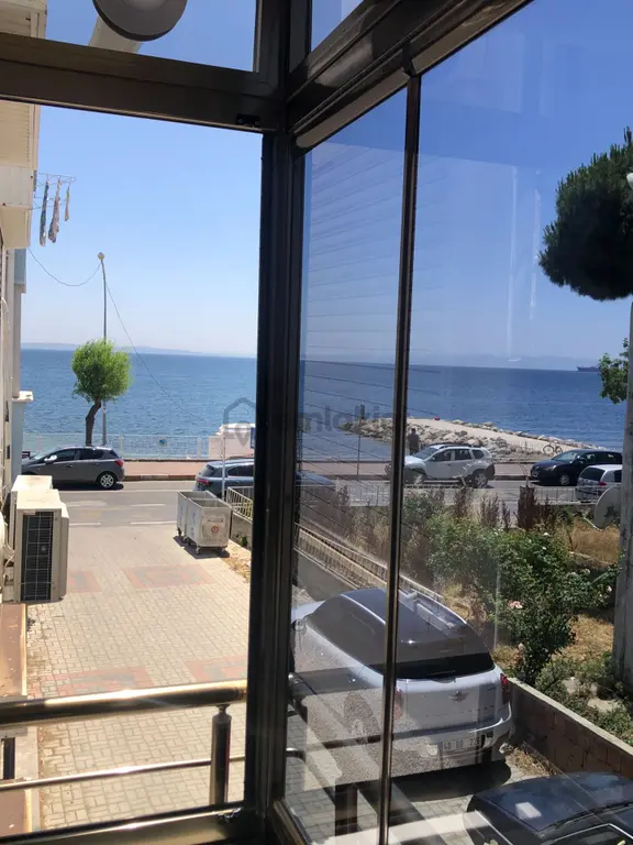 Şarköy De Işık Emlaktan İstiklal Mah De 1+1 65 M2 Daire 1