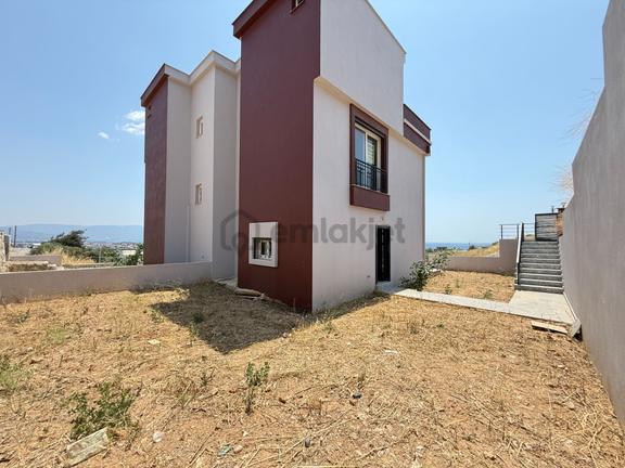 Seferihisar Doğanbey'de Satılık Deniz Manzaralı Bahçeli 3+1 Sıfır Villa 2