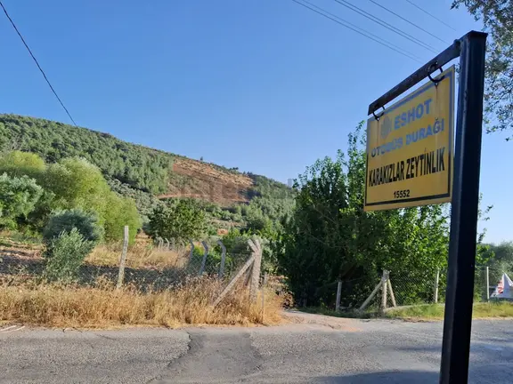 Acill Torbalı Karakızlarda 308m2 Elektrık Suyu Mevcut Tarla Otobüs Durağı Dibinde 1
