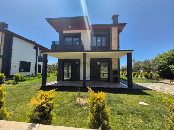 Arya'dan Güre 'de Tam Müstakil Bahçeli Villa 2