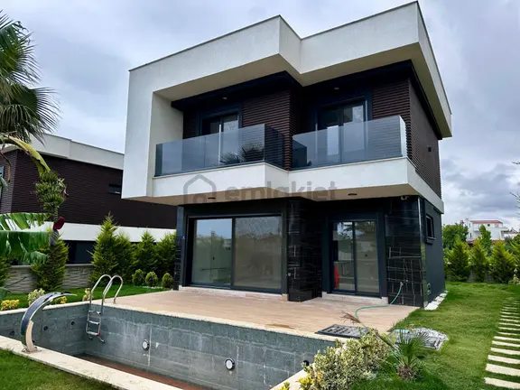 Kuşadası Güzelçamlı Müstakil Özel Havuzlu 3+1 Villa 1