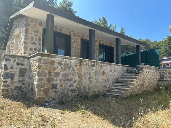 Acill Buca Kaynaklar Doğancılar'da 470m2 Arsa İçerisinde 2+1 Sıfır Taş Evli Satılık Bahçe 1