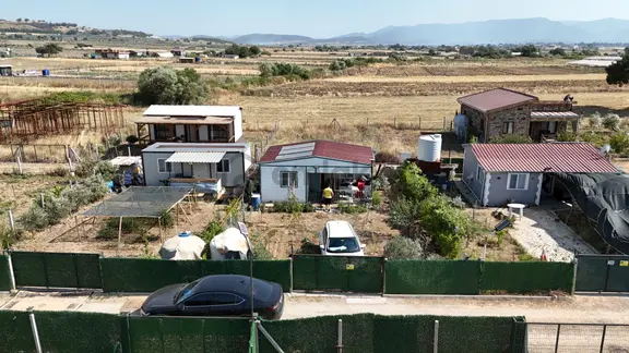İzmir Develide Satılık Tapulu 240 M2 Bahçe 1+1 42 M2 Müstakil Ev 1