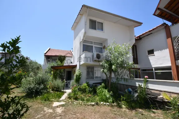 Ato Tatil Sitesi'nde Full Eşyalı Satılık Tripleks Villa 1