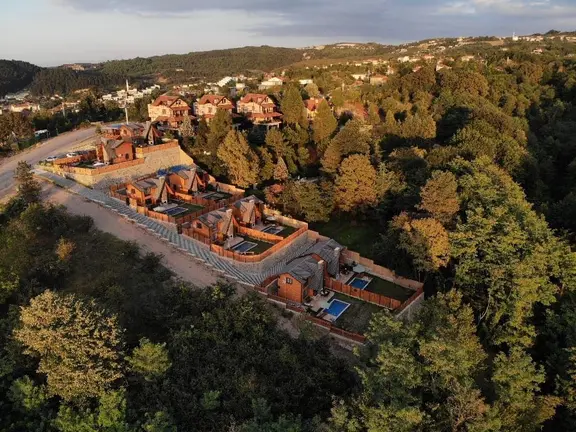 Sapanca’da 2.451 M2 Arsa İle Birlikte Satılık Bungalov Tesisi 2