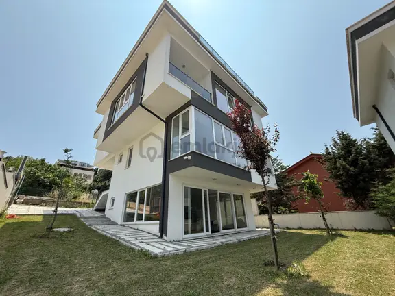 Acil Satılık Büyükçekmece Pınartepe'de 6+3 Müstakil Villa 1